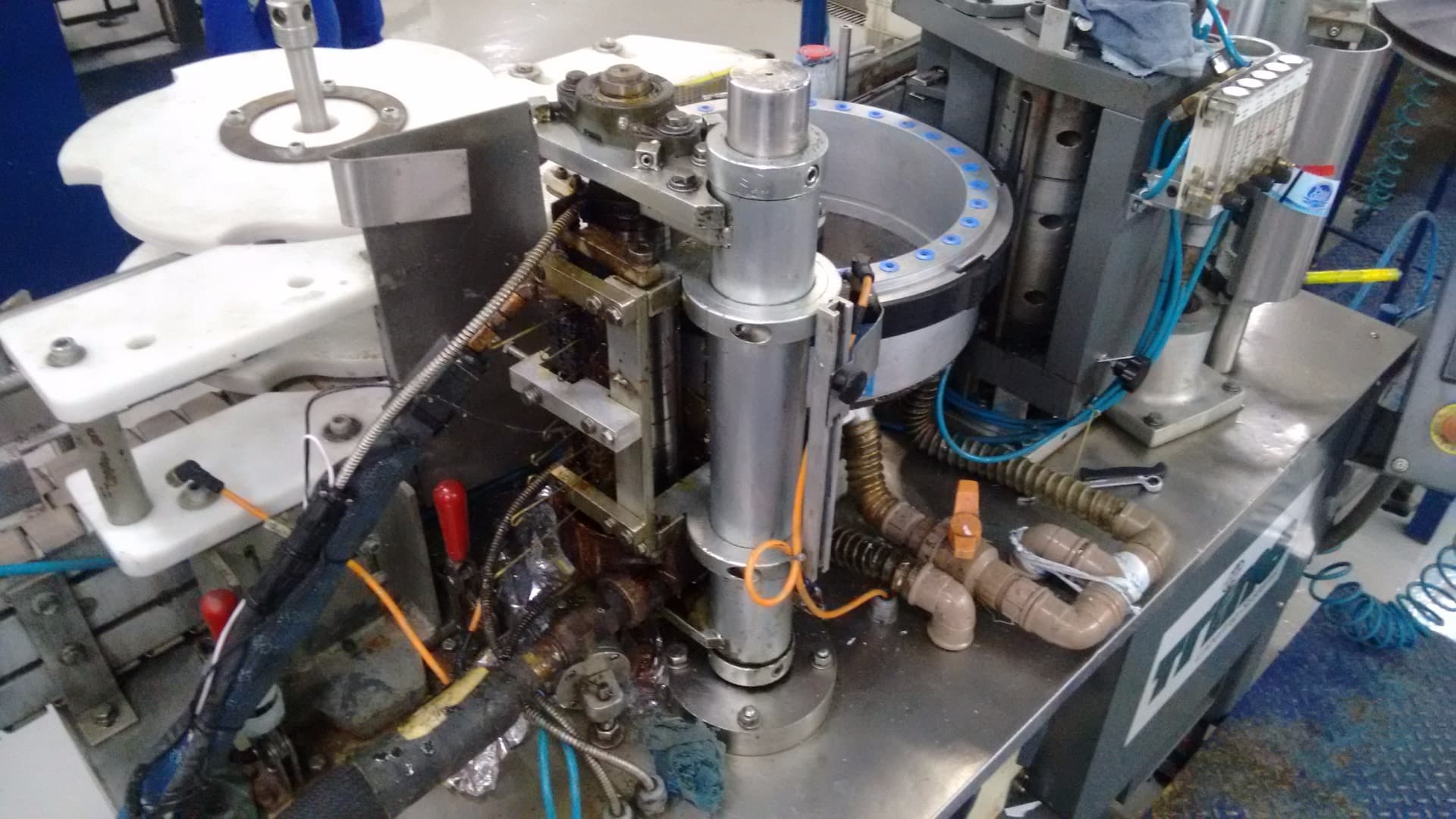 5 razões para automatizar sua produção com máquinas rotuladoras